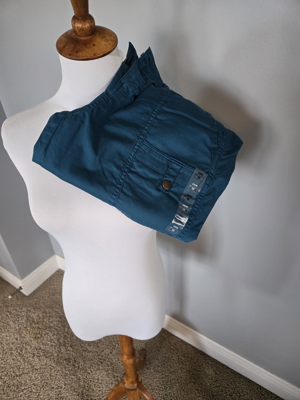 NWT - Sonoma Teal Capris - Women's Casual Stretch - 10